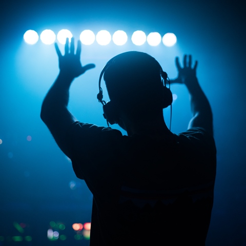 bud-sam-sebou-kuna-vystava20-plagat-web