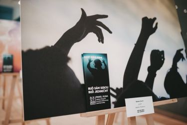 bud sam sebou kuna vystava20 02