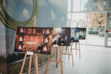 bud sam sebou kuna vystava20 03