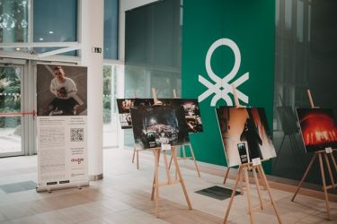 bud sam sebou kuna vystava20 04