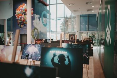 bud sam sebou kuna vystava20 05