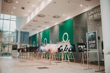 bud sam sebou kuna vystava20 06