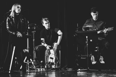 na scenu 21 divadla 19