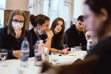 na scenu 21 divadla 22