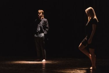 na scenu 22 kraj adiafora 02