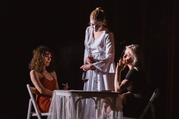 na scenu 22 kraj adiafora 06