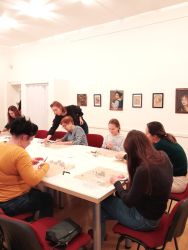 2025 11 12 caro plavajucich sviecok