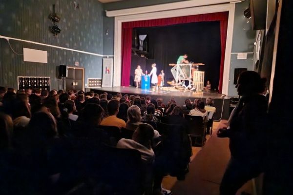 divadelne dialogy 22