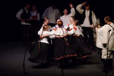 2025 10 19 idu hrat jazykom tanca