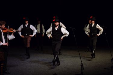 2025 10 19 idu hrat jazykom tanca