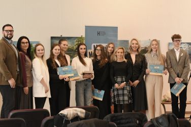 2025 11 04 mlady moderator