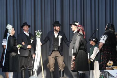 nositelia tradicii 23