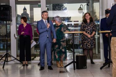 2025 11 pod modrym nebem