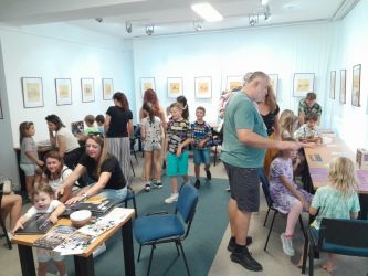 vecer s astronomiou v sali